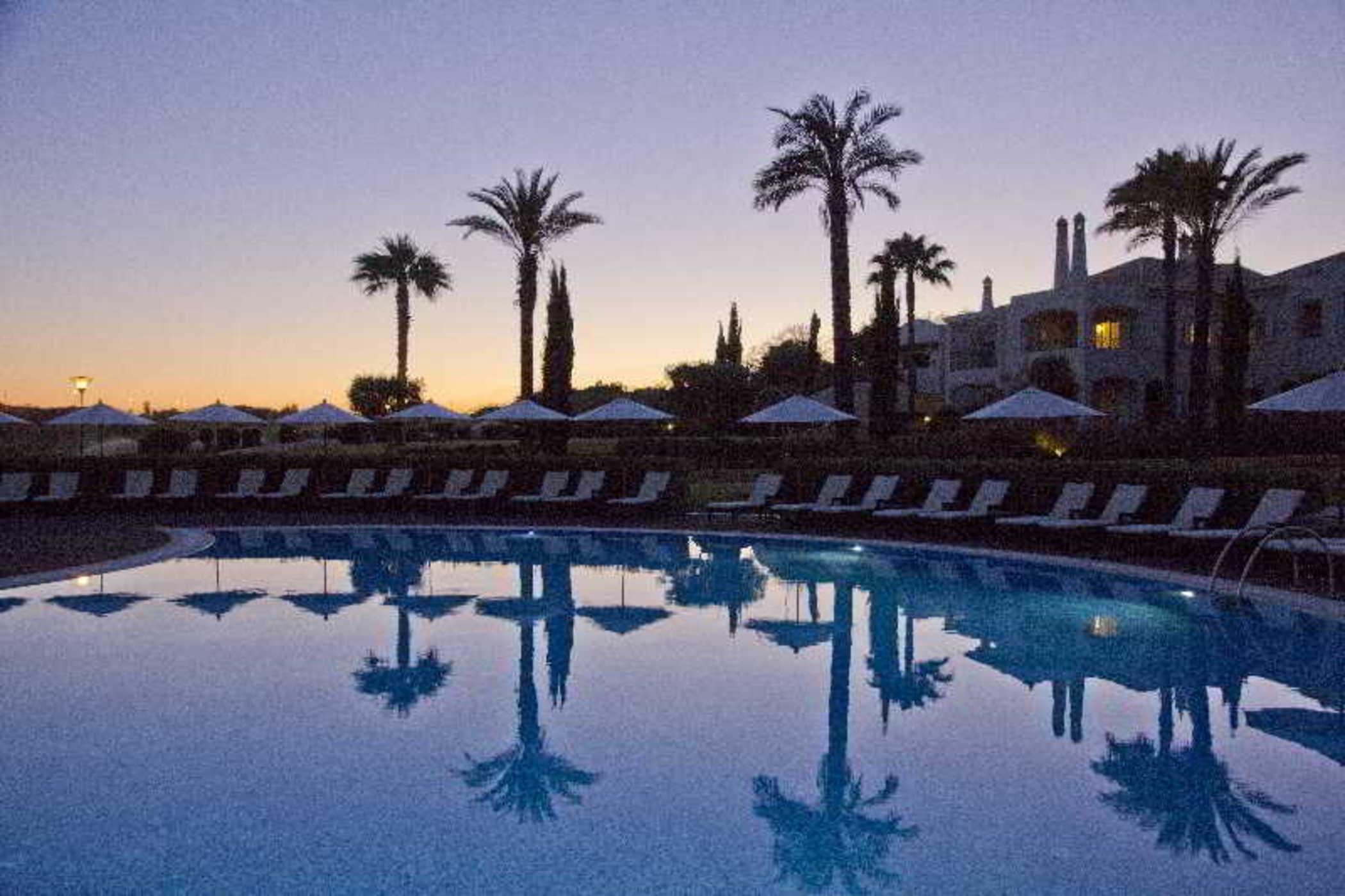 Vale D'Oliveiras Quinta Resort & Spa Carvoeiro  Exterior foto The pool at the Royal Palm Beach Hotel